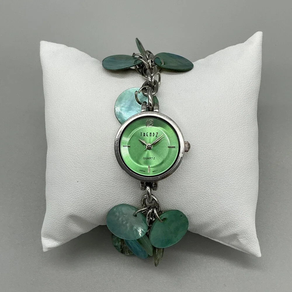 Trendz Womens Watch 22mm Green Dial Silver Tone Shell Discs New Battery 8